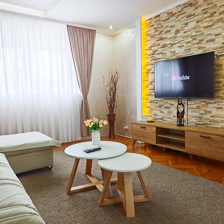 Apartman Julija Donji Milanovac Exterior foto