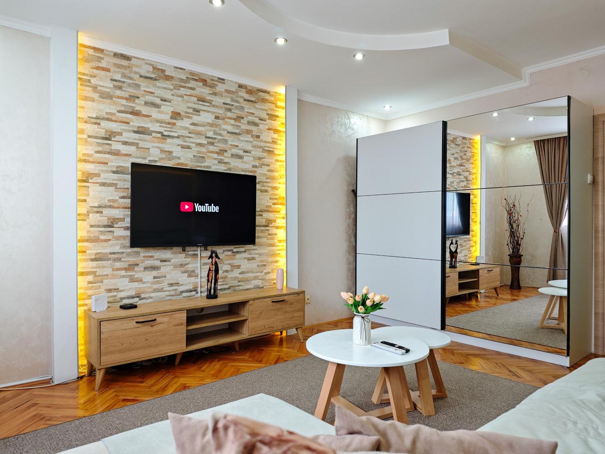 Apartman Julija Donji Milanovac Exterior foto