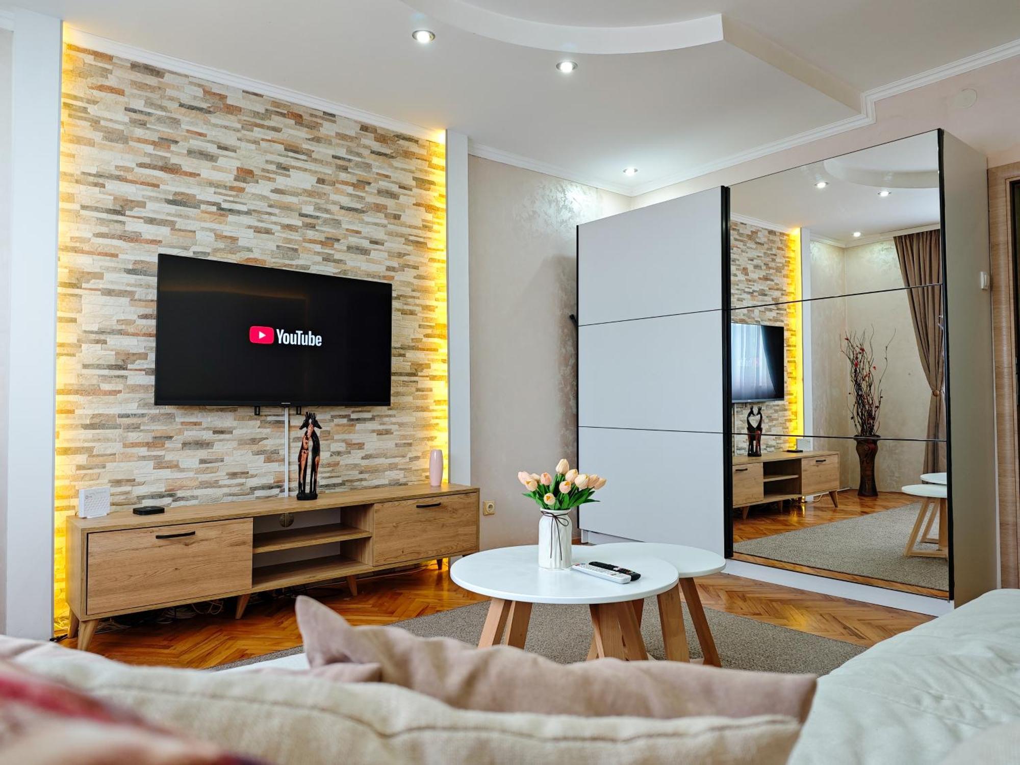 Apartman Julija Donji Milanovac Exterior foto