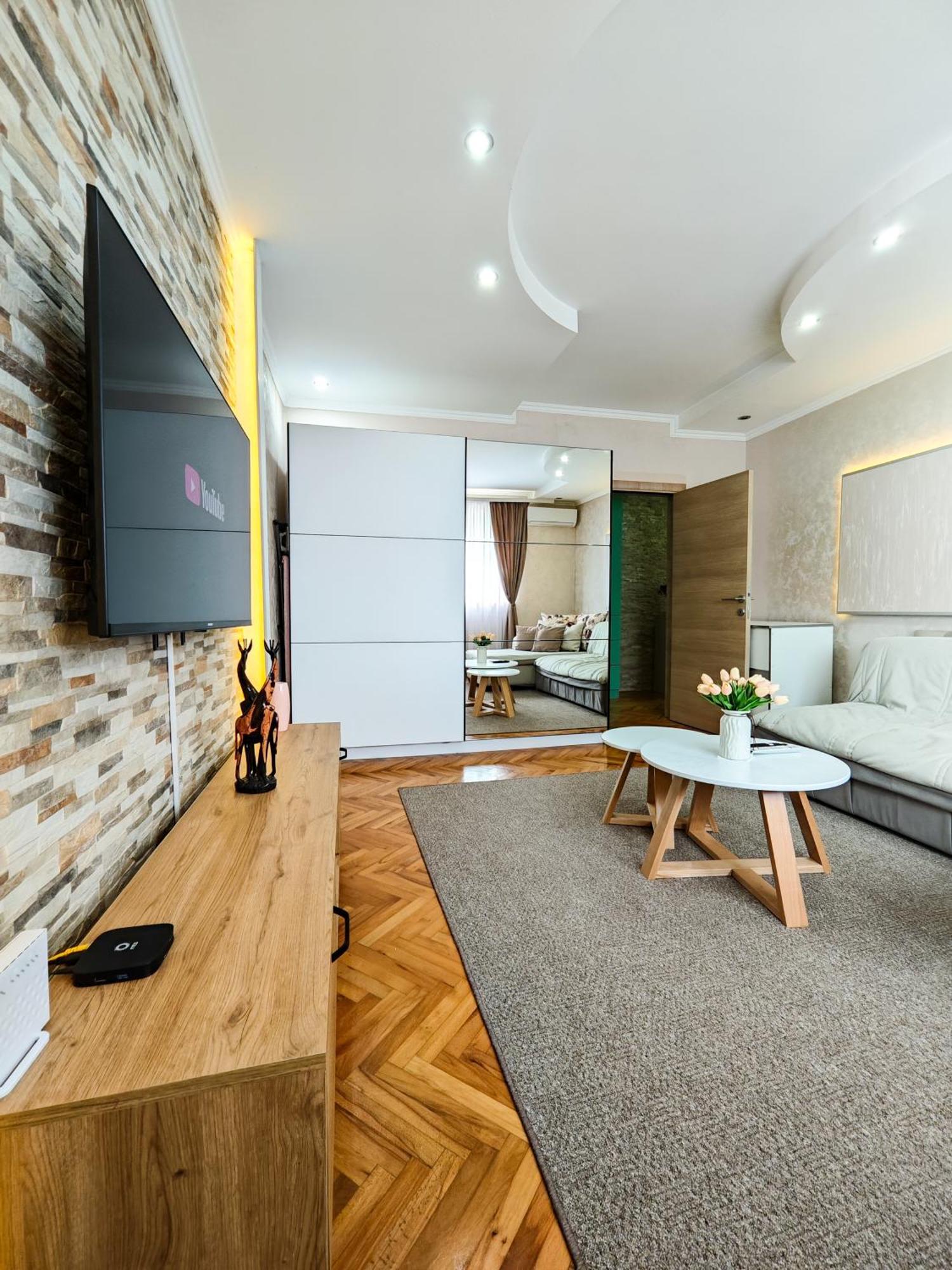 Apartman Julija Donji Milanovac Exterior foto