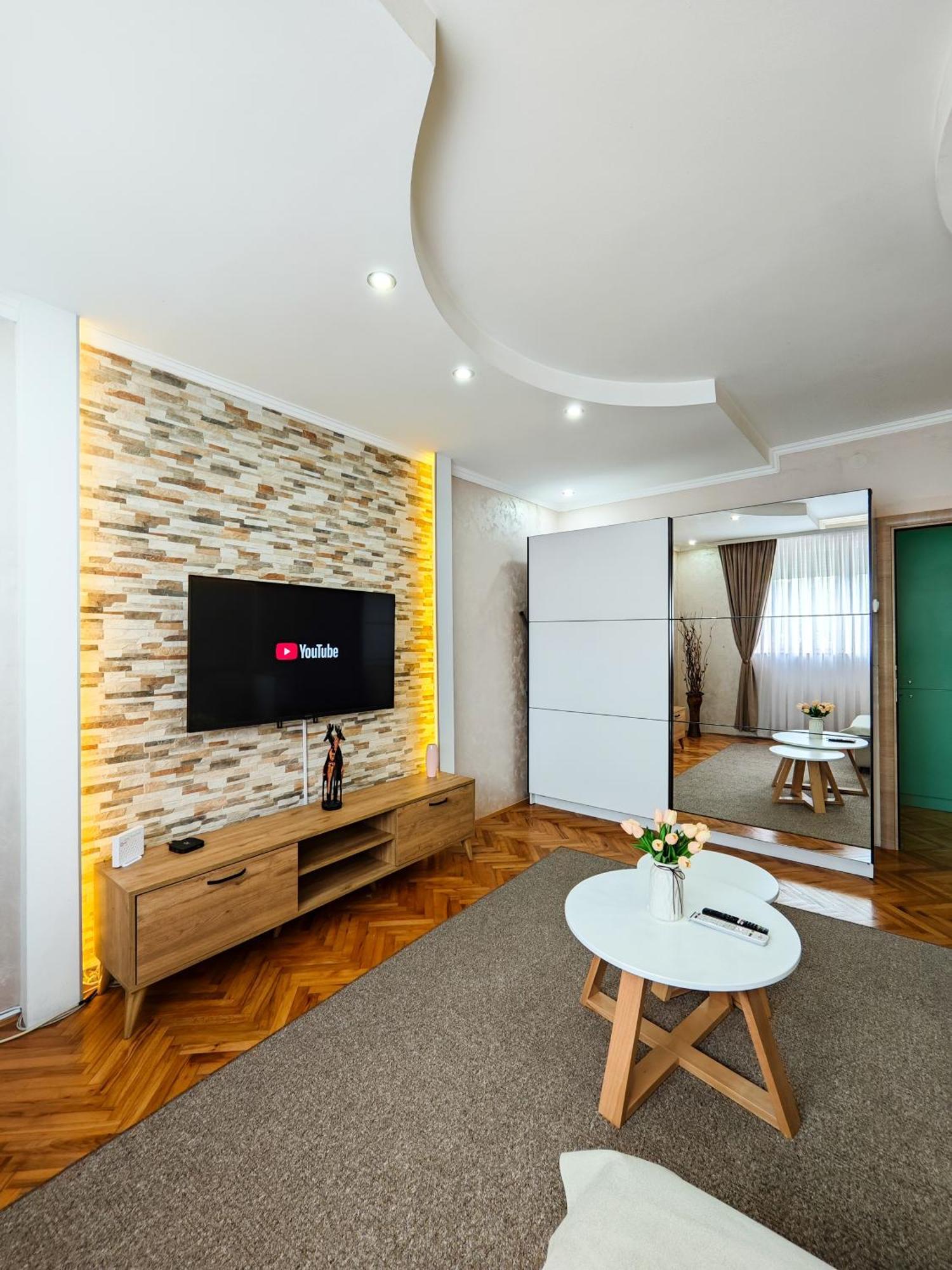 Apartman Julija Donji Milanovac Exterior foto