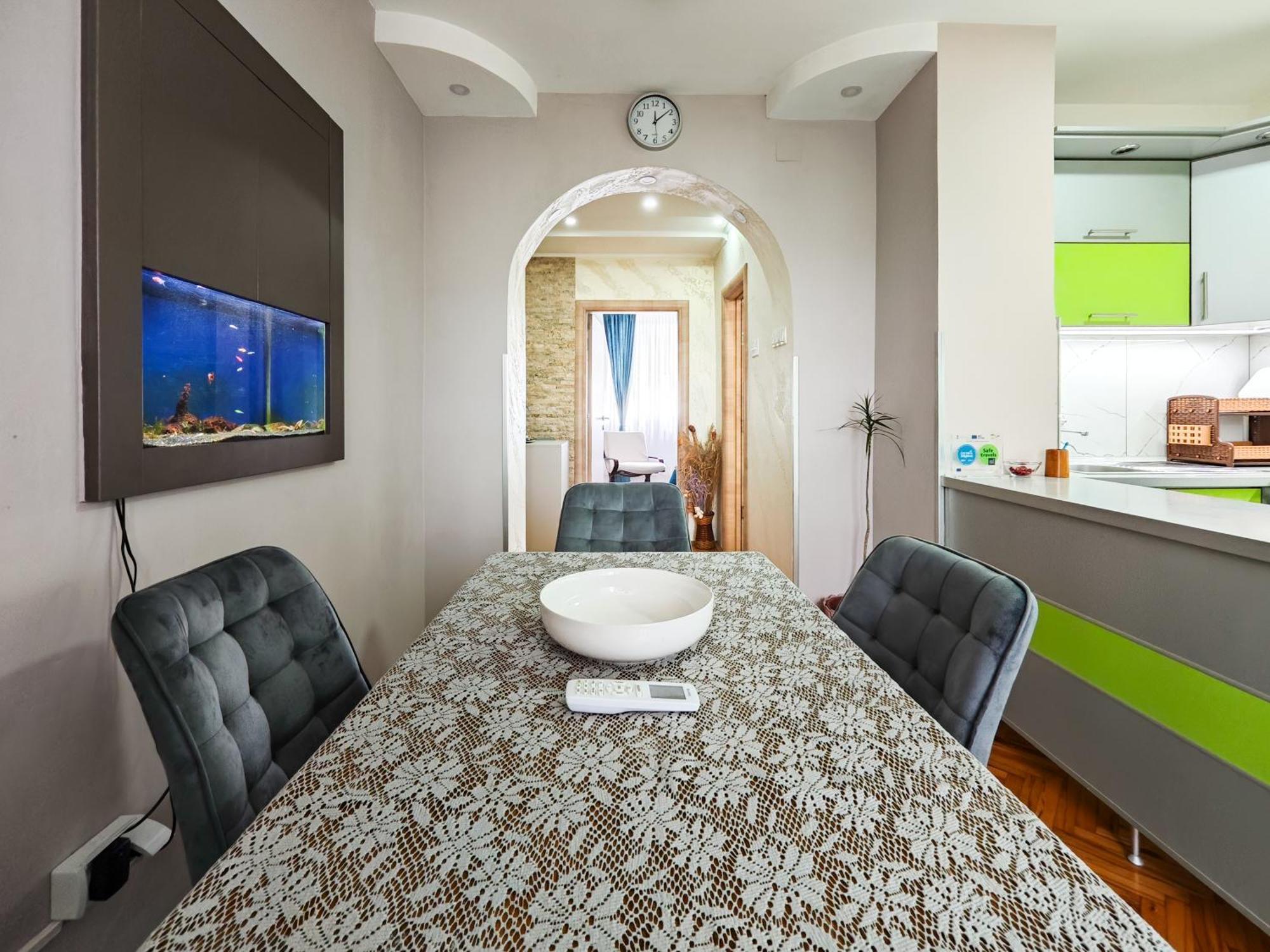 Apartman Julija Donji Milanovac Exterior foto