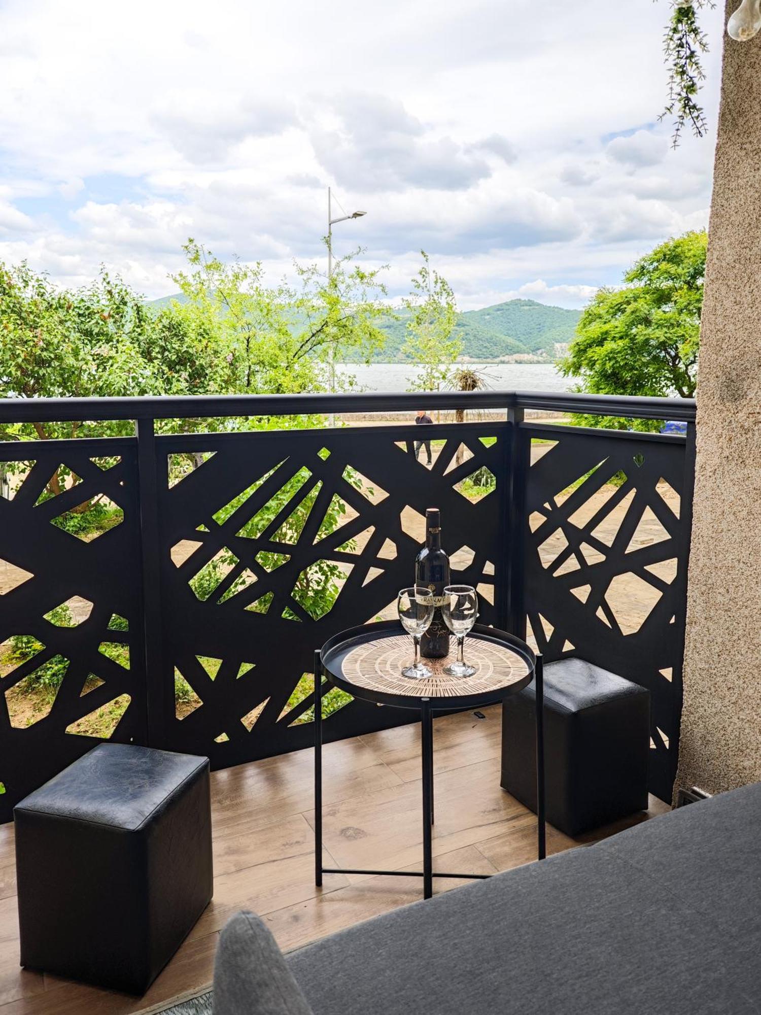 Apartman Julija Donji Milanovac Exterior foto