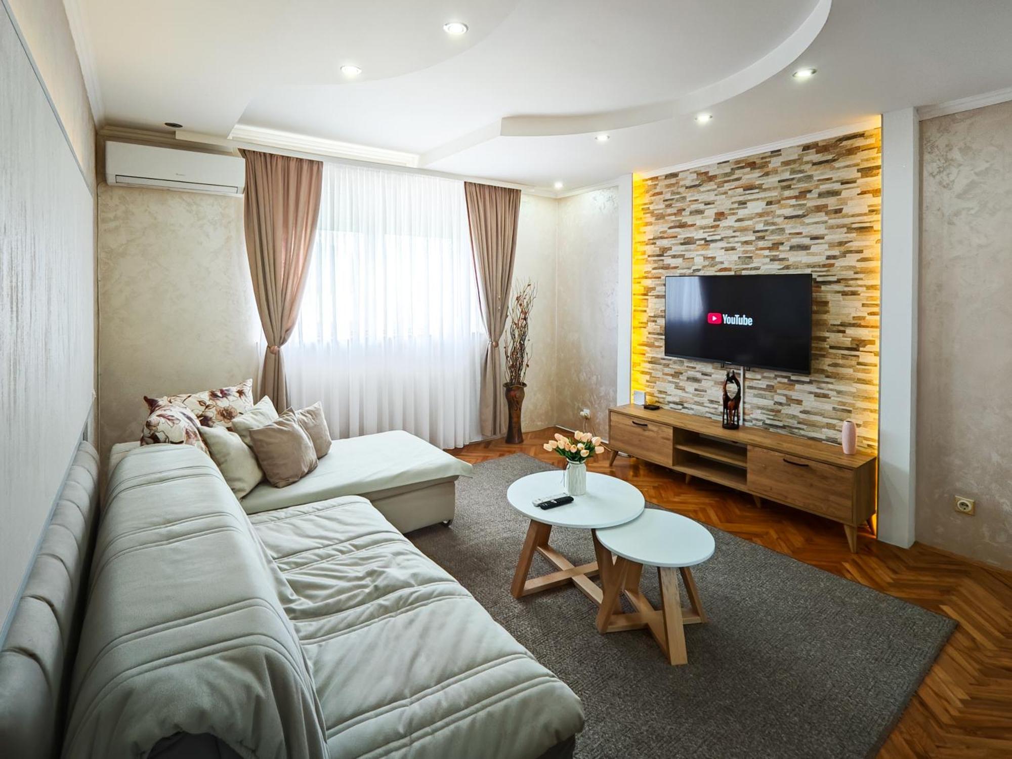 Apartman Julija Donji Milanovac Exterior foto