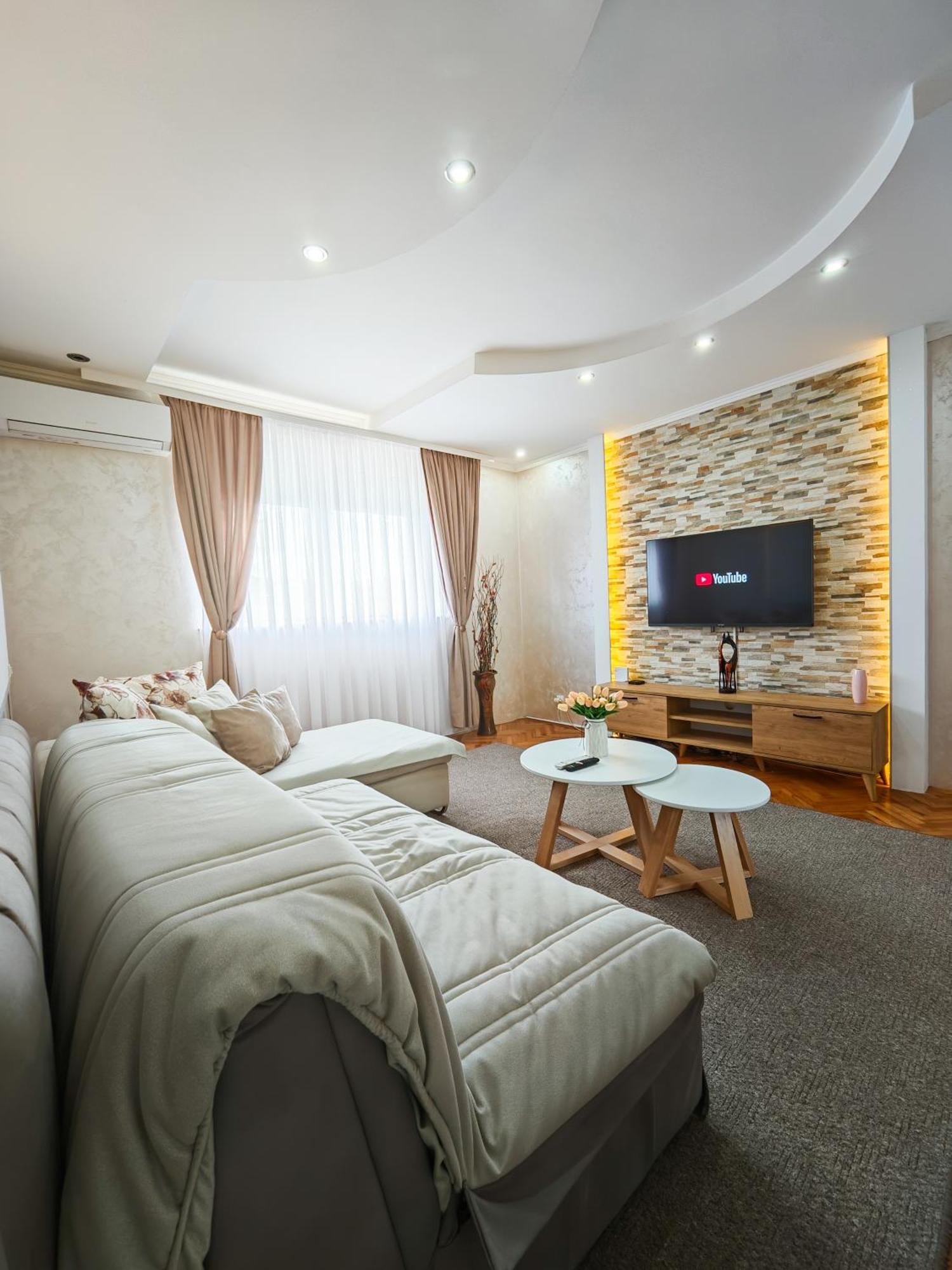 Apartman Julija Donji Milanovac Exterior foto
