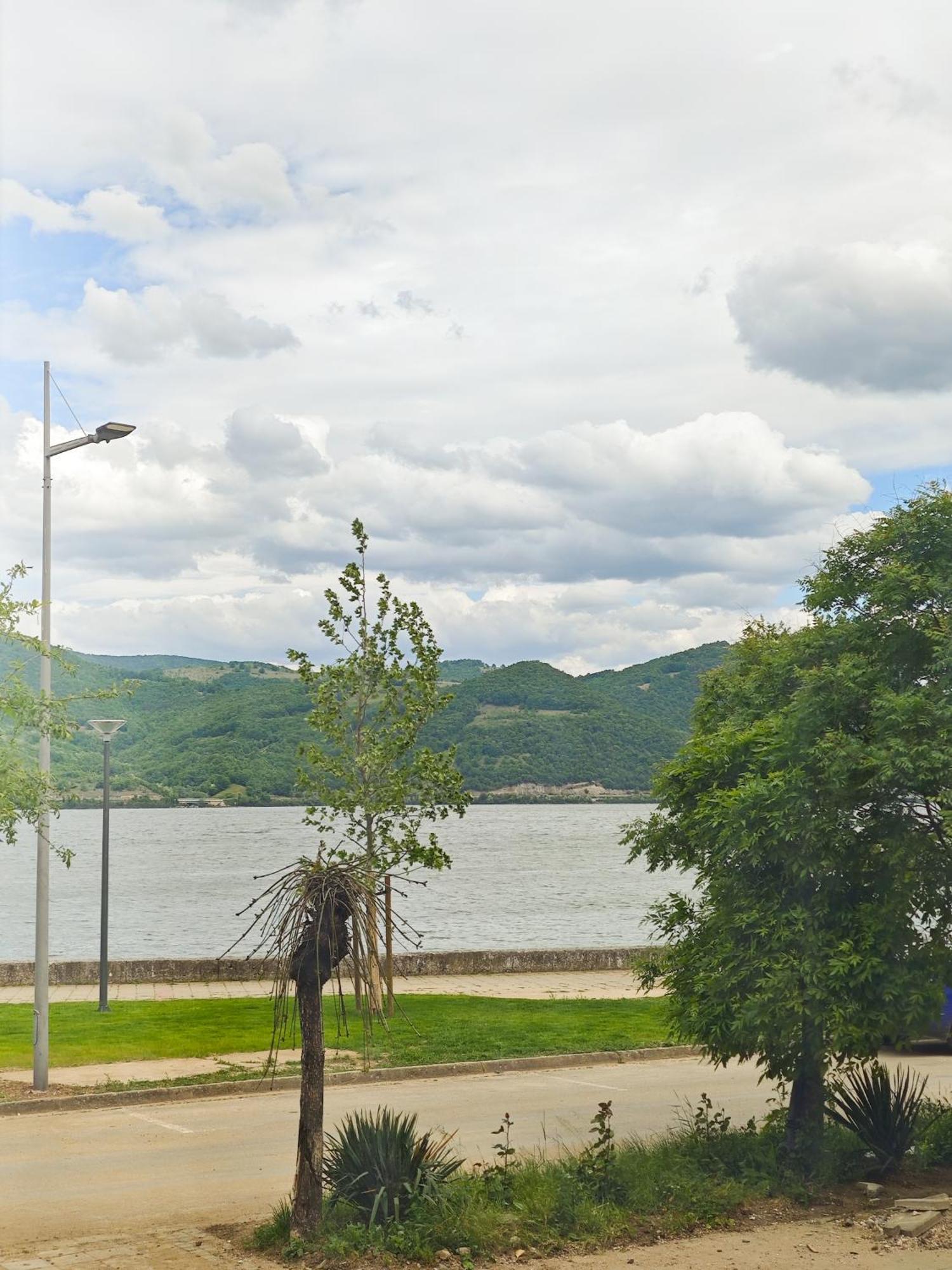 Apartman Julija Donji Milanovac Exterior foto