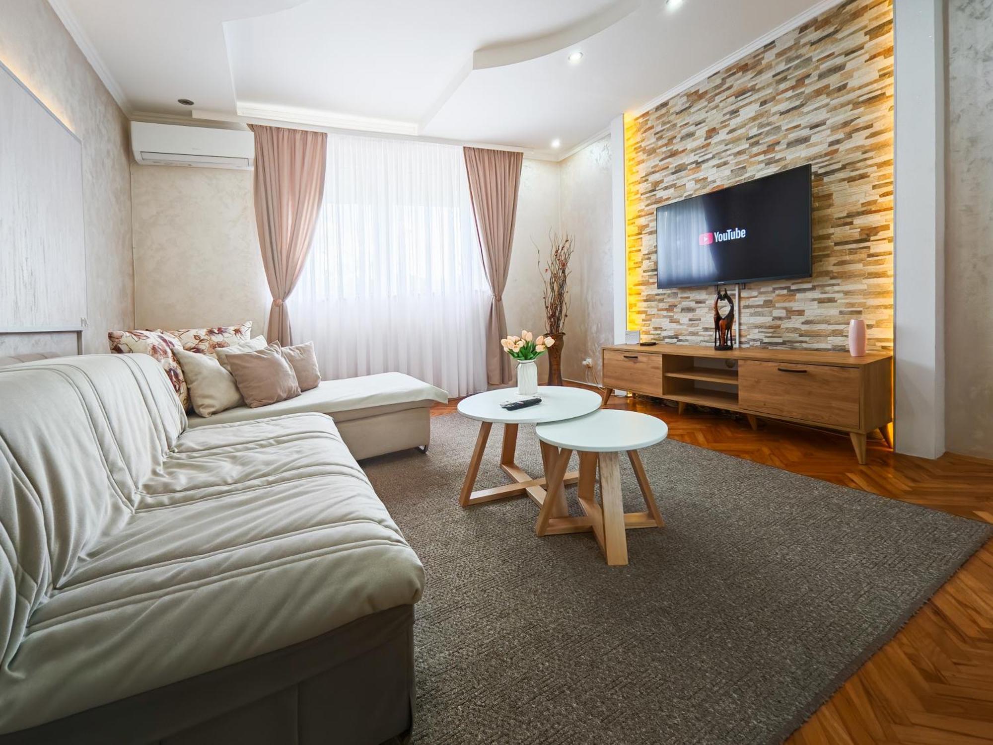 Apartman Julija Donji Milanovac Exterior foto